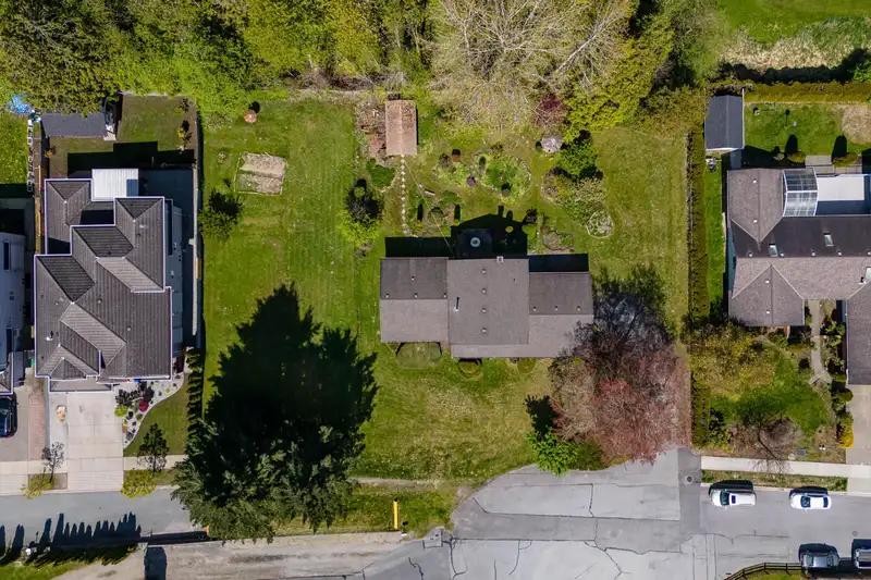 14971 76A AVENUE - photo 2 of 40
