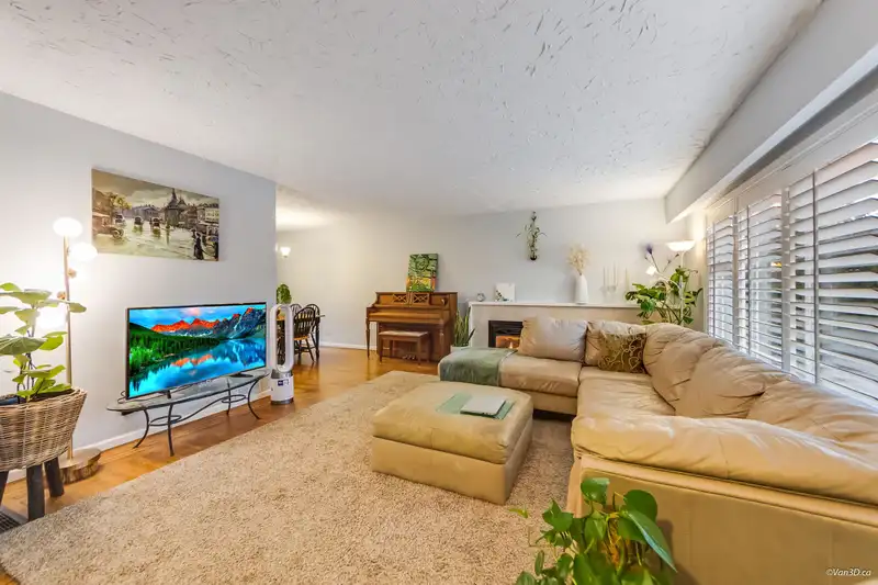 3020 THORNCLIFFE DRIVE - photo 4 of 32