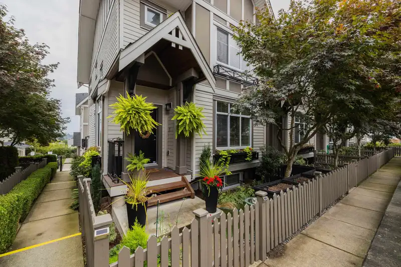 34 6588 195A AVENUE - photo 3 of 39