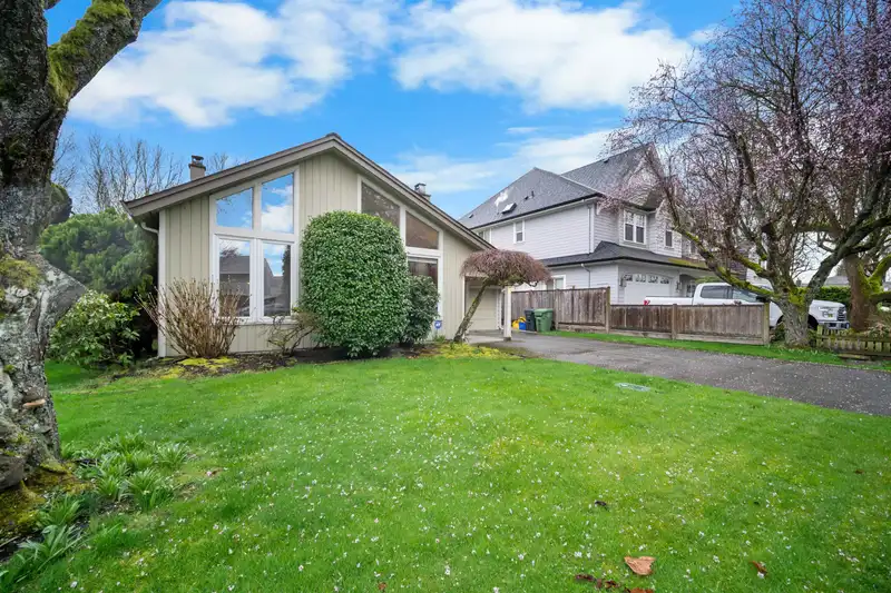 5440 WARBLER AVENUE - photo 1 of 37