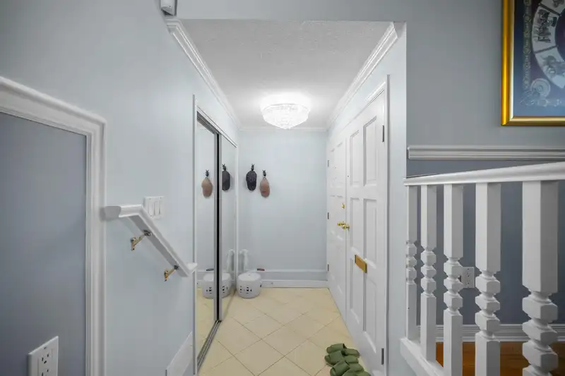 5440 WARBLER AVENUE - photo 2 of 37