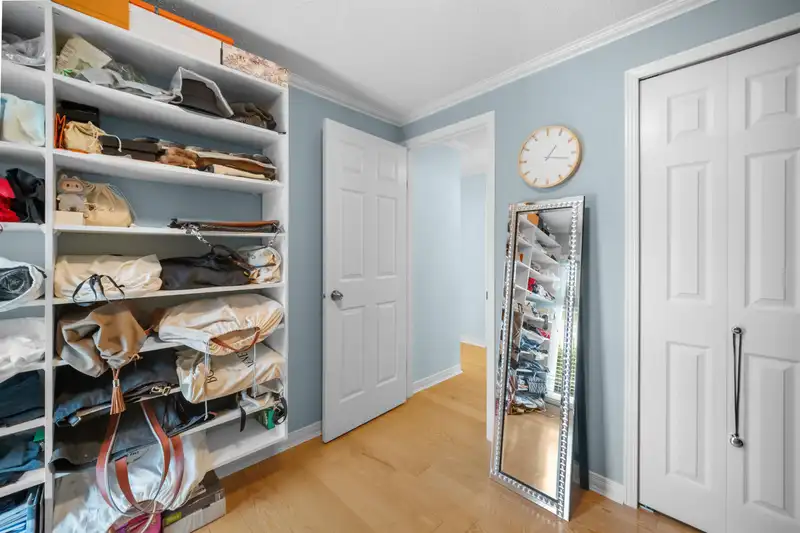 5440 WARBLER AVENUE - photo 4 of 37