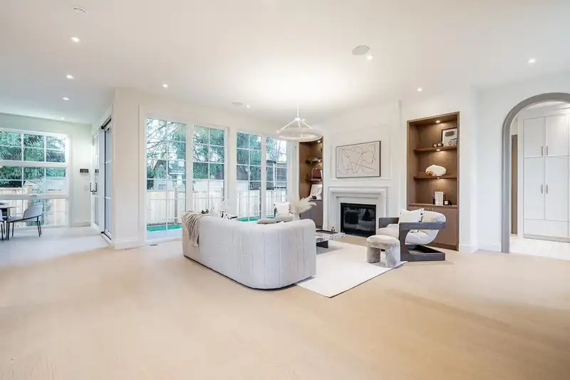 9033 QUEEN STREET - photo 2 of 40