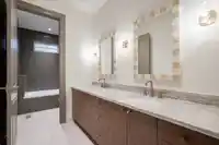 9033 QUEEN STREET - thumbnail 31