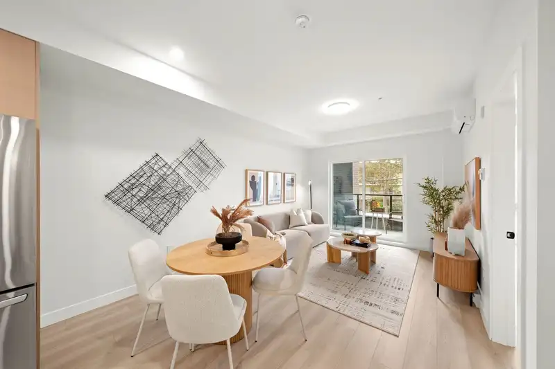 208 15353 17 AVENUE - photo 2 of 40