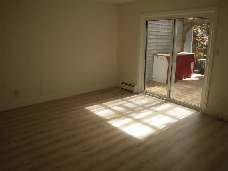 4 19952 56 AVENUE - photo 2 of 22
