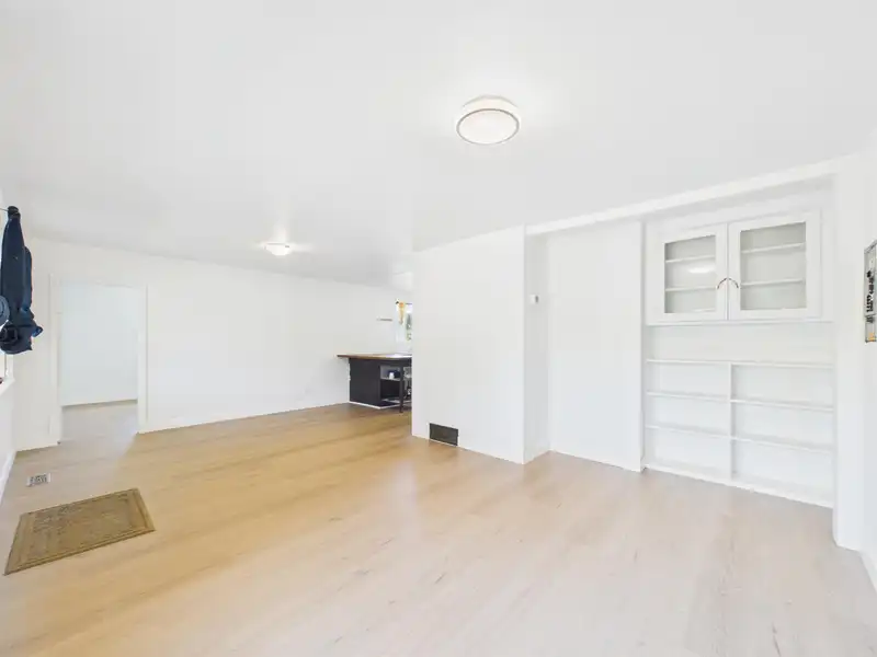 24200 116 AVENUE - photo 2 of 26