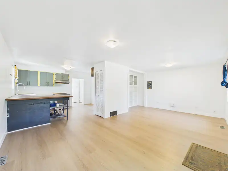 24200 116 AVENUE - photo 4 of 26