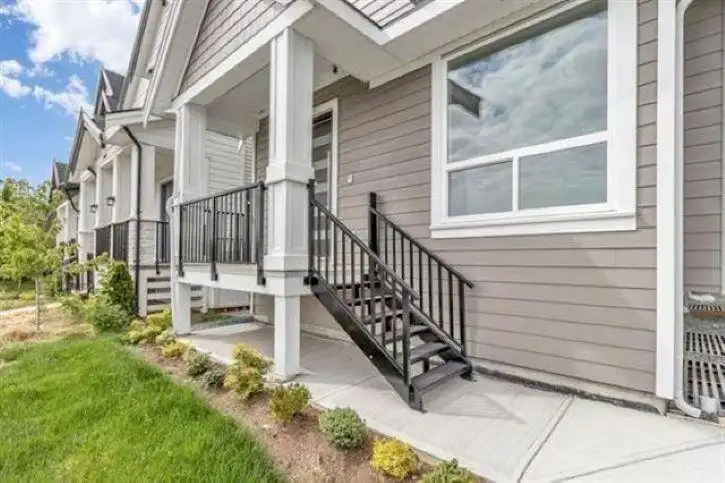 19415 70 AVENUE - photo 4 of 36