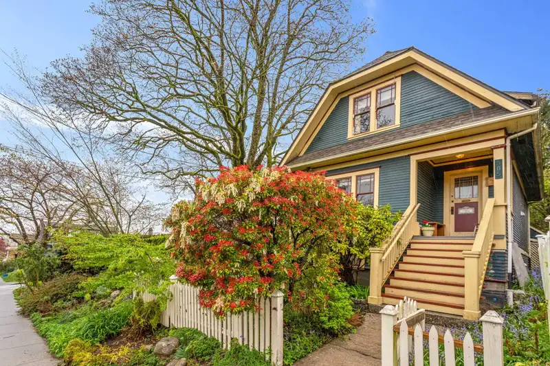 905 THIRD AVENUE - photo 1 of 40