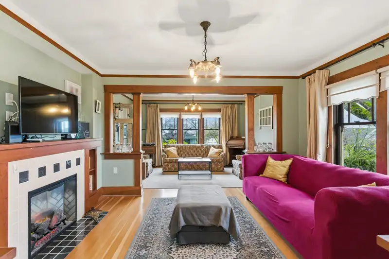 905 THIRD AVENUE - photo 2 of 40