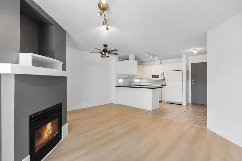 327 19750 64 AVENUE - photo 1 of 24