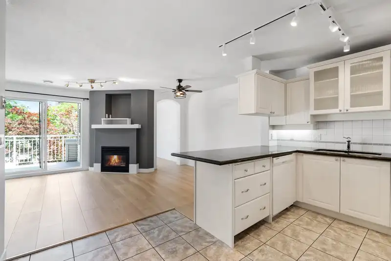 327 19750 64 AVENUE - photo 2 of 24