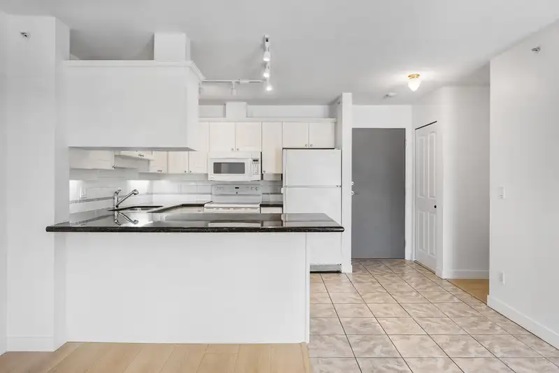 327 19750 64 AVENUE - photo 3 of 24