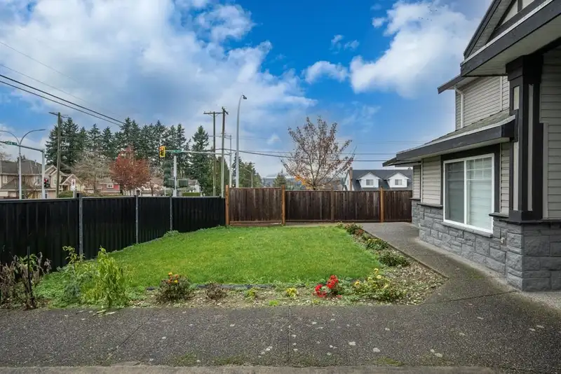 7596 144 STREET - photo 4 of 35