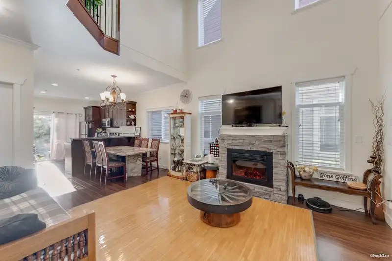 7 19977 71 AVENUE - photo 3 of 26