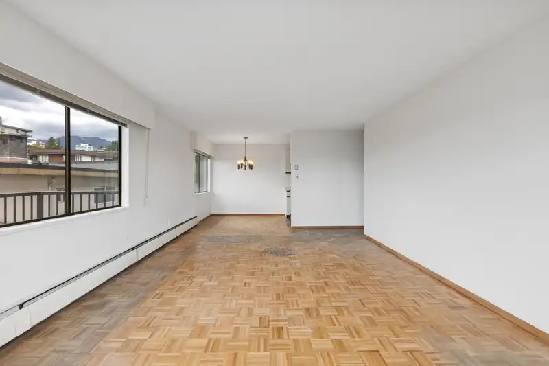 211 155 E 5TH STREET - photo 2 of 34