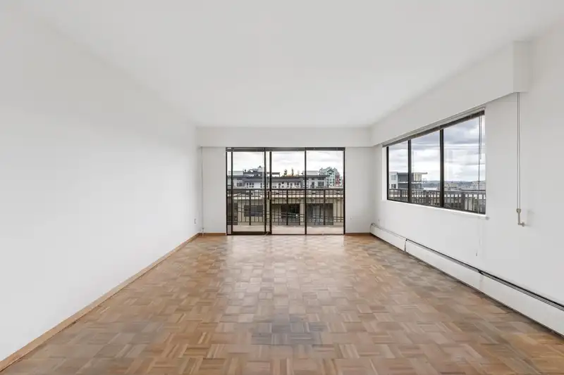211 155 E 5TH STREET - photo 4 of 34