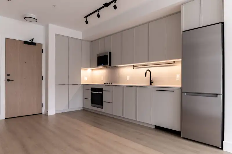 308 3075 MURRAY STREET - photo 2 of 40