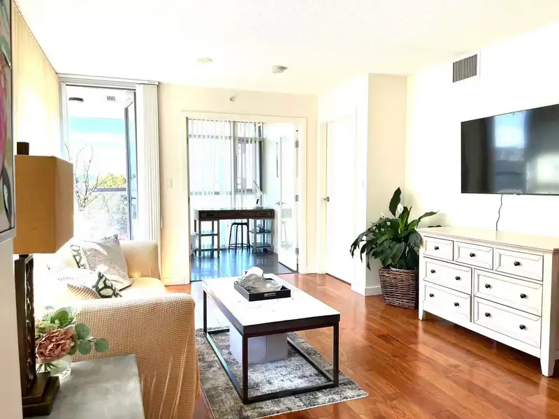 662 2080 W BROADWAY - photo 2 of 12