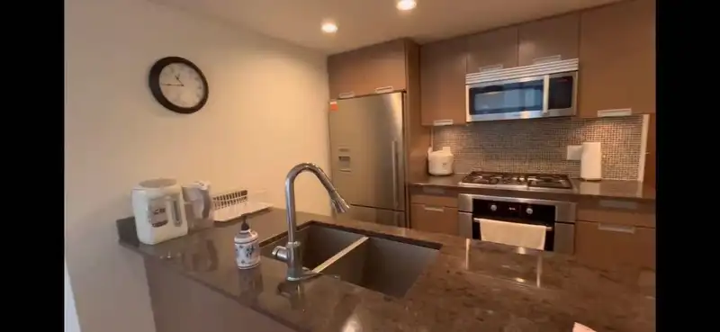 662 2080 W BROADWAY - photo 4 of 12