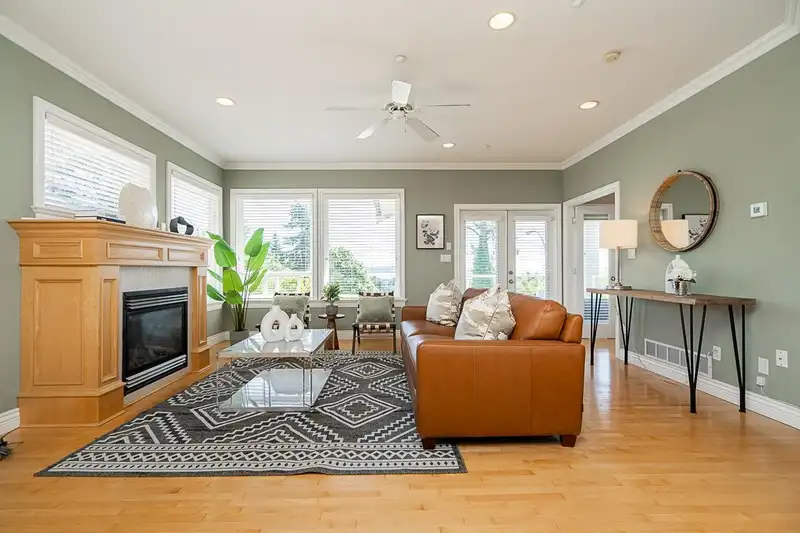 15645 PACIFIC AVENUE - photo 3 of 40