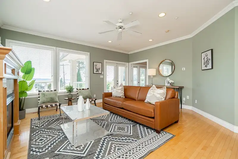 15645 PACIFIC AVENUE - photo 4 of 40