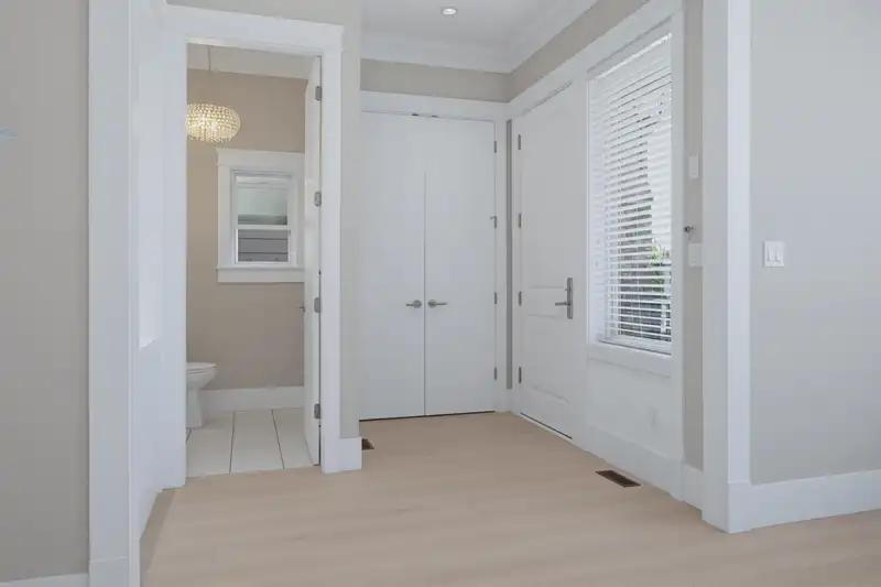 3 1426 FINLAY STREET - photo 3 of 37