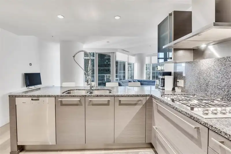 2208 1111 ALBERNI STREET - photo 3 of 21