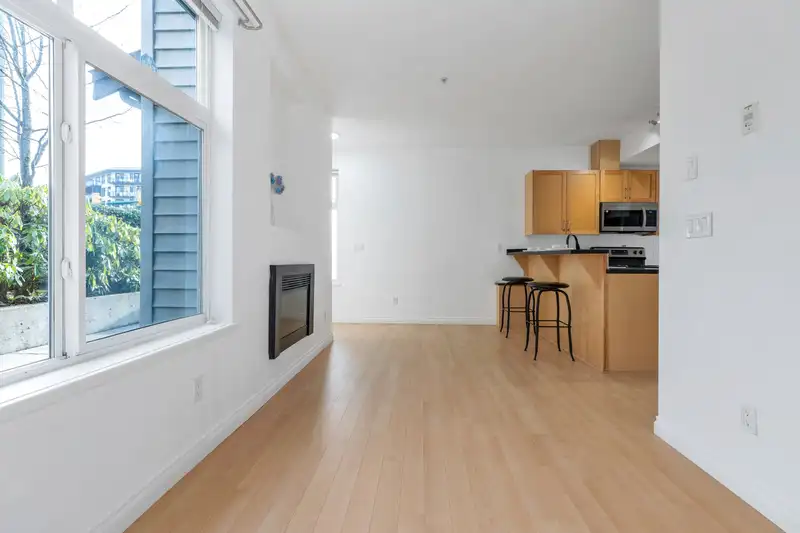 119 7333 16TH AVENUE - photo 4 of 17