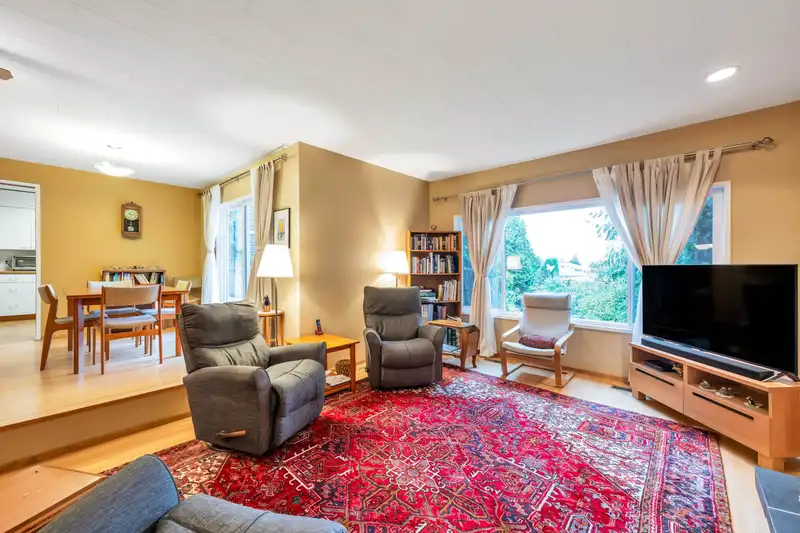 1320 KENT STREET - photo 3 of 19