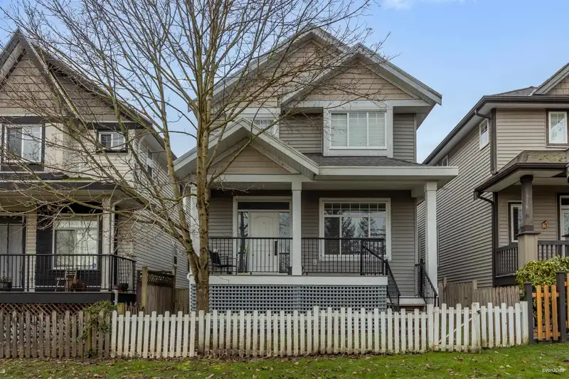 6686 195 STREET - photo 1 of 40