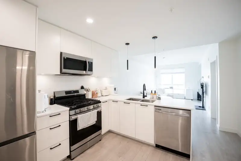 302 8380 200A STREET - photo 1 of 14