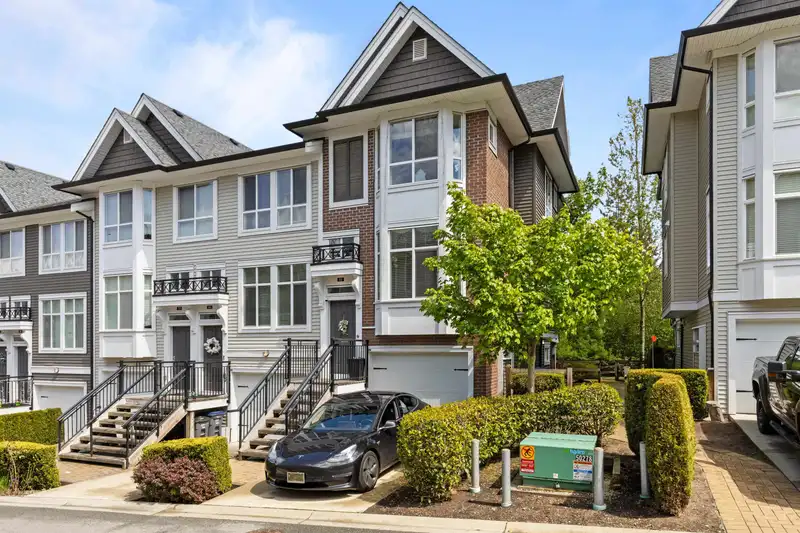 61 14433 60 AVENUE - photo 1 of 26