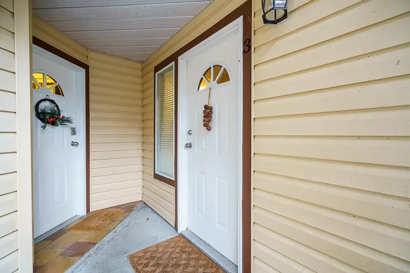 3 20848 DOUGLAS CRESCENT - photo 2 of 28