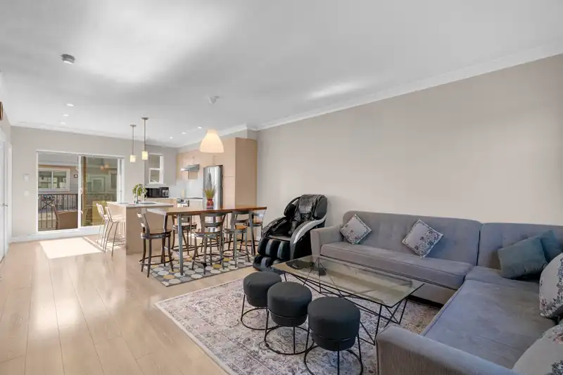 1 12073 62 AVENUE - photo 2 of 38