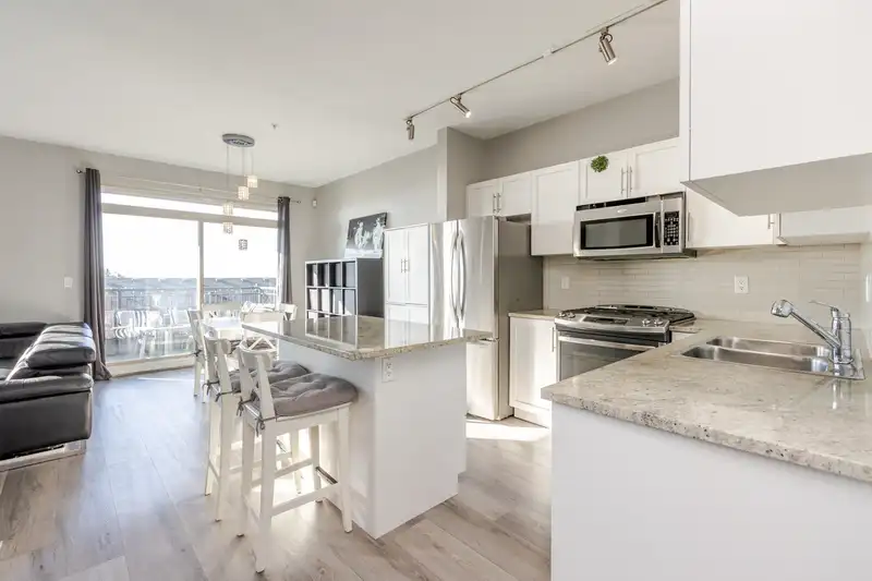 26 20326 68 AVENUE - photo 3 of 31