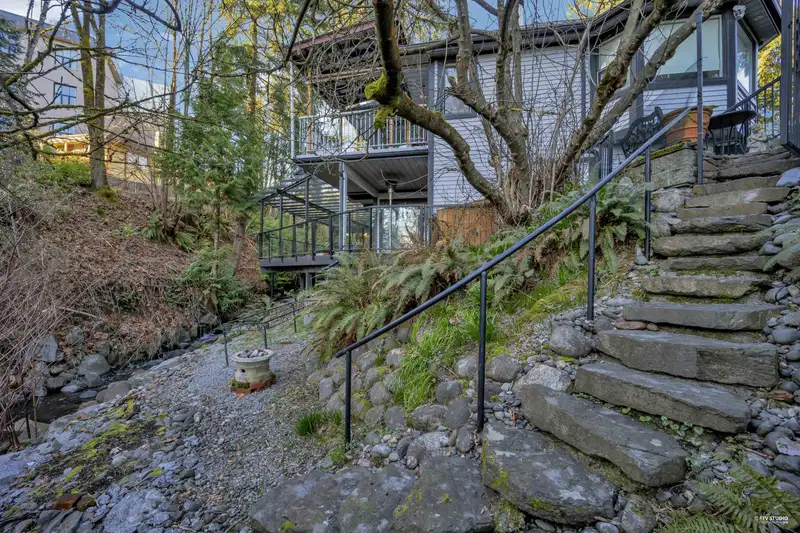 210 NELSON STREET - photo 2 of 39