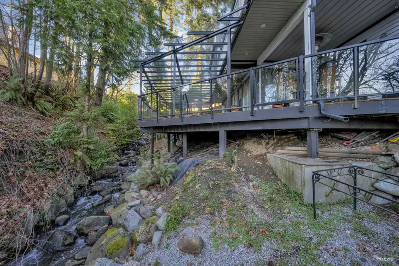 210 NELSON STREET - photo 3 of 39