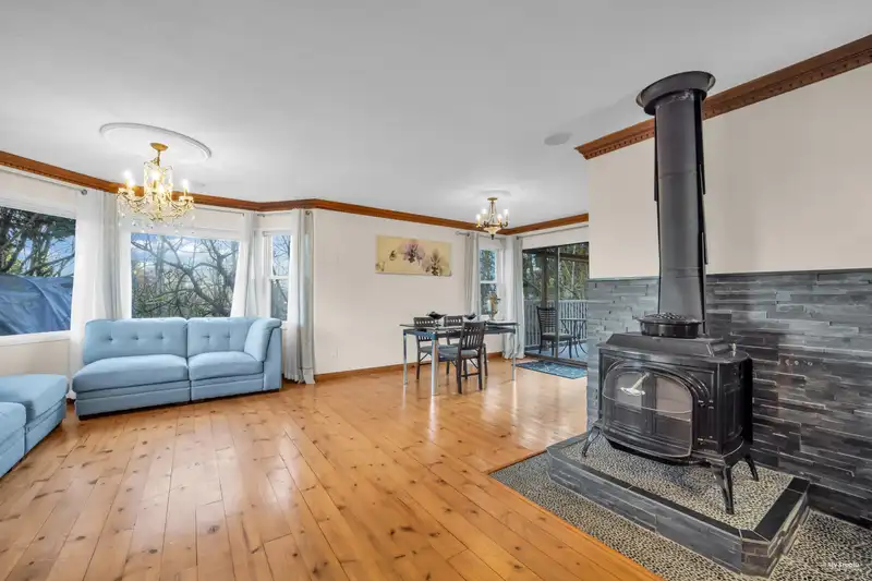 210 NELSON STREET - photo 4 of 39