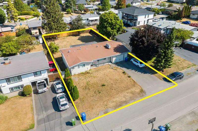 31919 ROYAL CRESCENT - photo 1 of 39