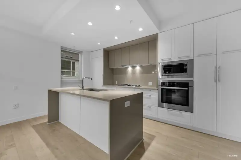 109 6677 CAMBIE STREET - photo 2 of 29