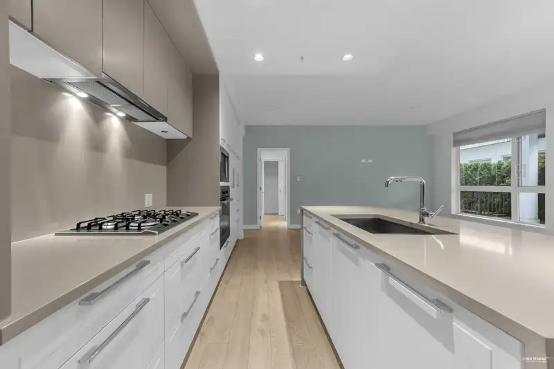109 6677 CAMBIE STREET - photo 3 of 29