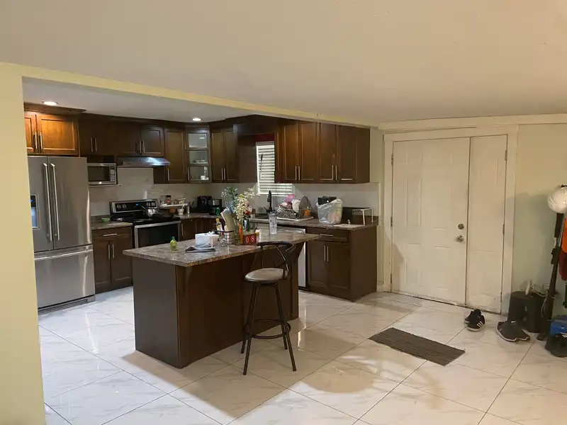 13538 84 AVENUE - photo 3 of 38