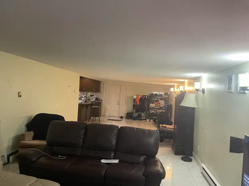 13538 84 AVENUE - photo 4 of 38