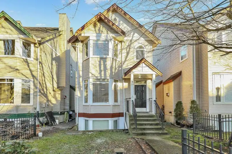 6626 HAMPTON BOULEVARD - photo 2 of 40