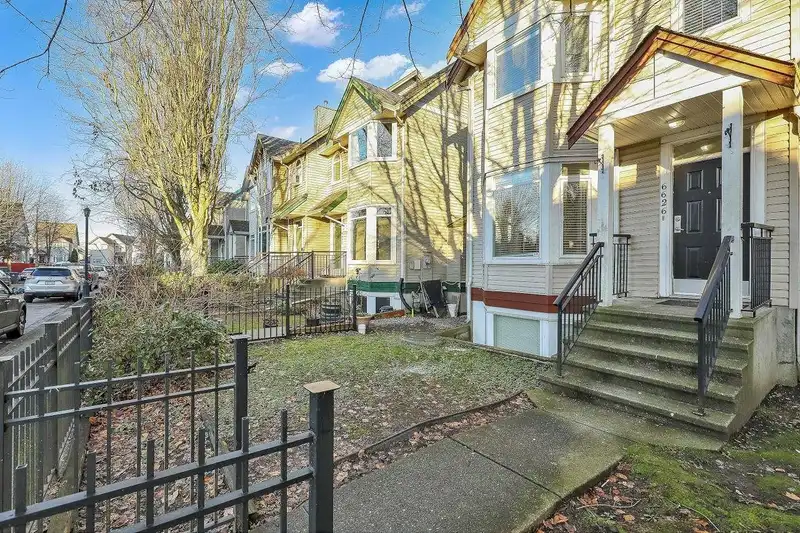 6626 HAMPTON BOULEVARD - photo 4 of 40
