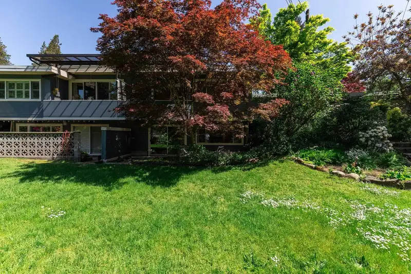 3665 EDGEMONT BOULEVARD - photo 1 of 24