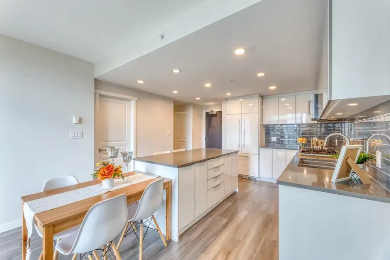 1604 3100 WINDSOR GATE - photo 2 of 40
