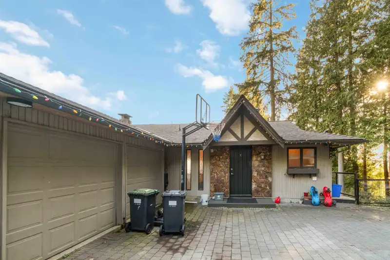 5189 MADEIRA COURT - photo 1 of 28